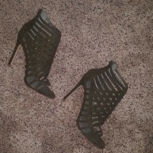 Size 8 womans heels